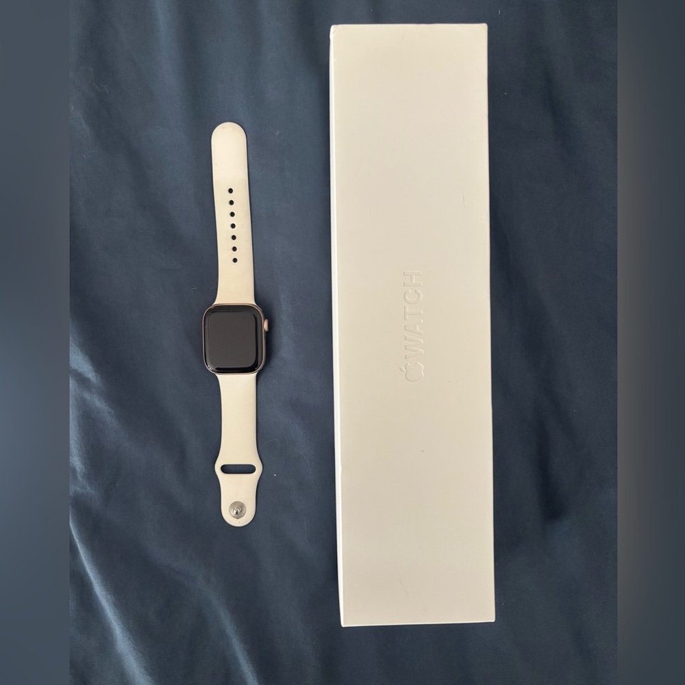 Apple Watch Series 5 Gold Aluminum Case Pink Sand Sport Band 40mm